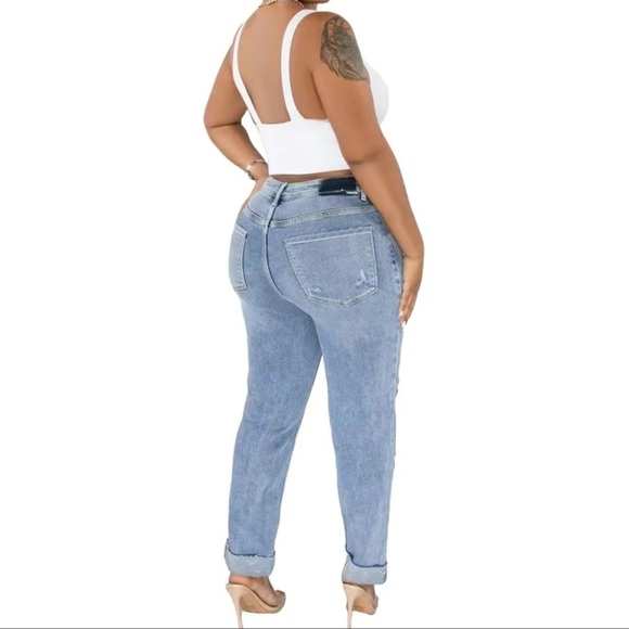 Brand new pair of high waisted criss cross button jeans - Picture 3 of 5